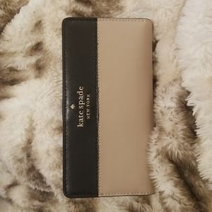 Kate Spade bifold wallet